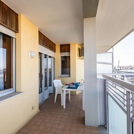 Seventh Last Floor Flat With Terrace In דירה ביביונה