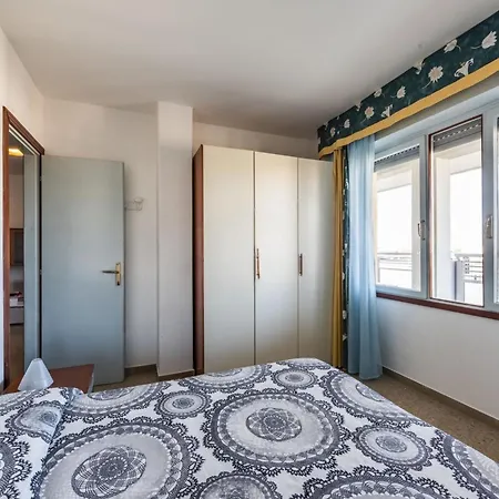 Seventh Last Floor Flat With Terrace In דירה