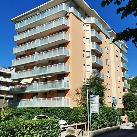 Seventh Last Floor Flat With Terrace In דירה *