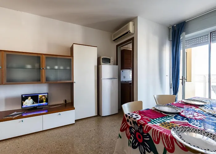 Inviting With Lateral Sea View Apartment